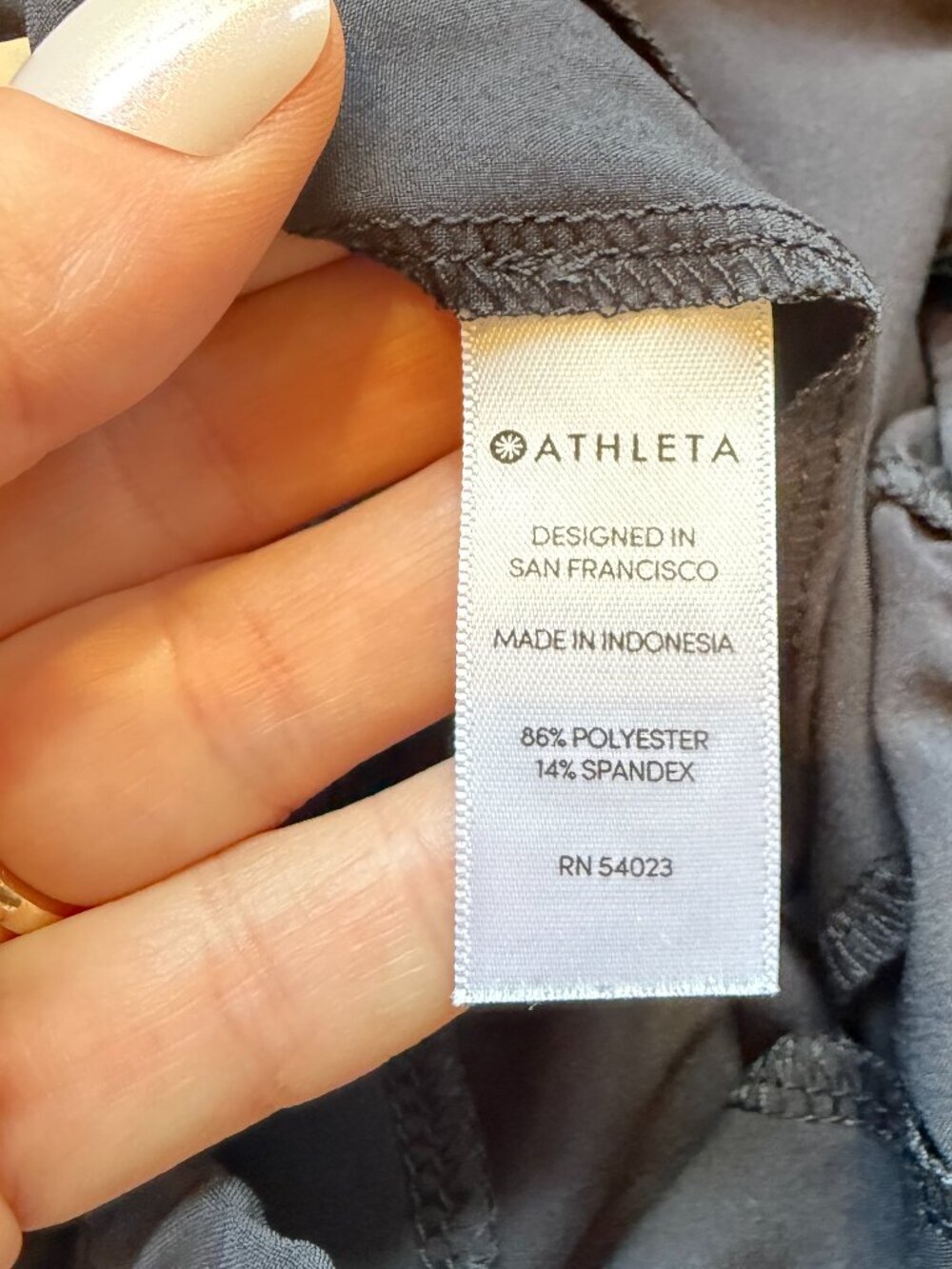 Athleta Baja Perforated Laser Cut Featherweight Stretch Shorts Size 8 Black - Picture 10 of 11